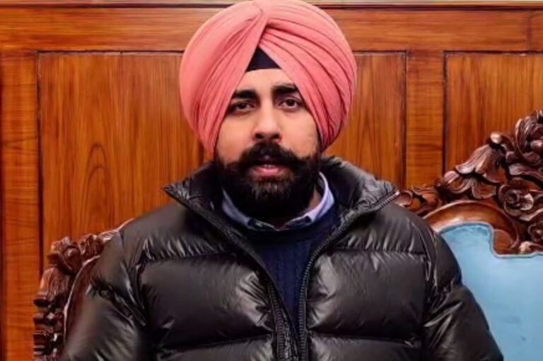 ਅਕਾਲੀ ਦਲ ਦਾ ਆਤਿਸ਼ੀ ਮਾਮਲੇ ਬਾਰੇ ਬਿਆਨ/ ਬੁਲਾਰਾ ਅਰਸ਼ਦੀਪ ਕਲੇਰ ਨੇ ਚੁੱਕੇ ਸਵਾਲ