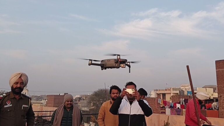 ਬਟਾਲਾ ਪੁਲਿਸ ਦੀ ਚਾਇਨਾ ਡੋਰ ’ਤੇ ਸਖਤੀ/  ਡਰੋਨ ਰਾਹੀਂ ਰੱਖੀ ਜਾ ਰਹੀ ਪਤੰਗਾਂ ’ਤੇ ਨਜ਼ਰ/ ਡੋਰਾਂ ਛੱਡ ਭੱਜੇ ਪਤੰਗਬਾਜ਼