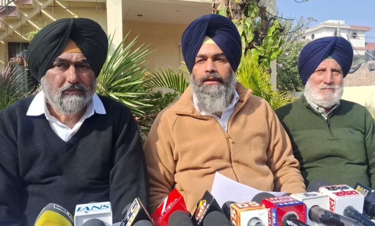 ਅਕਾਲੀ ਦਲ ਨੇ 328 ਸਰੂਪ ਮਾਮਲੇ ’ਚ ਘੇਰੀ ਸਰਕਾਰ/ ਸਿਟ ਮੈਂਬਰਾਂ ਦੀ ਚੋਣ ਨੂੰ ਲੈ ਕੇ ਚੁੱਕੇ ਸਵਾਲ/ ਸੁਖਬੀਰ ਬਾਦਲ ਨੂੰ ਫਸਾਉਣ ਦੀ ਕੋਸ਼ਿਸ਼ ਦੇ ਇਲਜ਼ਾਮ