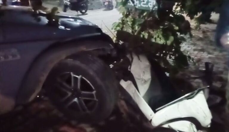 ਗੁਰਦਾਸਪੁਰ ’ਚ ਥਾਰ ਚਾਲਕ ਨੇ ਦਰੜੀ ਐਕਟਿਵਾ ਸਵਾਰ/ ਦੂਰ ਤਕ ਘਸੀਟਣ ਕਾਰਨ ਮੌਕੇ ’ਤੇ ਹੋਈ ਦਰਦਨਾਕ ਮੌਤ/ ਲੋਕਾਂ ਨੇ ਸ਼ਰਾਬੀ ਥਾਰ ਚਾਲਕ ਨੂੰ ਕੀਤਾ ਪੁਲਿਸ ਹਵਾਲੇ