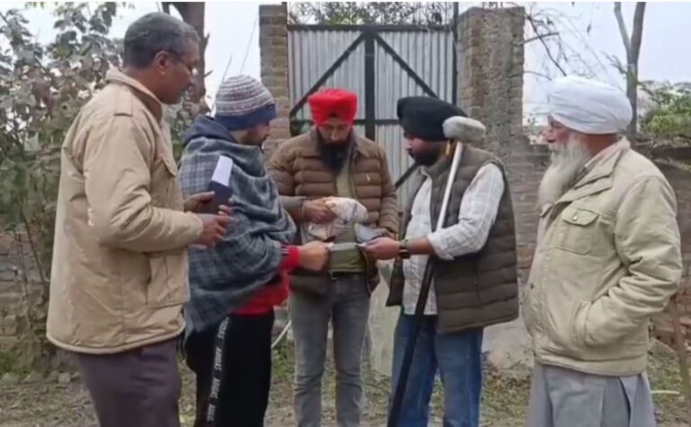 ਗੁਰਦਾਸਪੁਰ ’ਚ ਪੰਚਾਇਤੀ ਜ਼ਮੀਨ ਦੀ ਨਿਸ਼ਾਨਦੇਹੀ/ ਐਸਸੀ ਕਮਿਸ਼ਨ ਦੇ ਨਿਰਦੇਸ਼ਾਂ ਤੇ ਹੋਈ ਕਾਰਵਾਈ