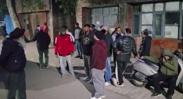 ਜਲੰਧਰ ’ਚ ਦੋ ਨੌਜਵਾਨਾਂ ਦੀ ਭੇਦਭਰੀ ਹਾਲਤ ’ਚ ਮੌਤ/ ਪਰਿਵਾਰ ਨੂੰ ਕਤਲ ਦਾ ਸ਼ੱਕ, ਪੁਲਿਸ ਕਰ ਰਹੀ ਜਾਂਚ