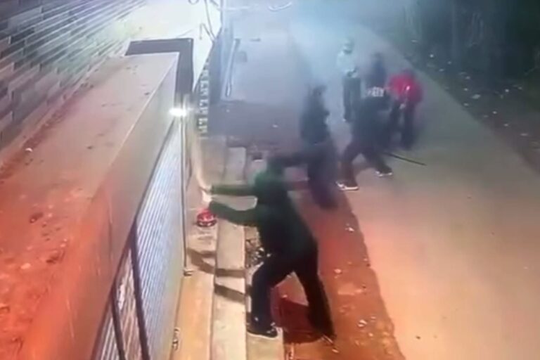 ਜਲੰਧਰ ’ਚ ਨਕਾਬਪੋਸ਼ਾਂ ਨੇ ਘਰ ’ਤੇ ਸੁੱਟੇ ਪਟਰੋਲ ਬੰਬ/ ਪੁਰਾਣੀ ਰੰਜ਼ਿਸ਼ ਕਾਰਨ ਬਣਾਇਆ ਨਿਸ਼ਾਨਾ/ ਘਰ ਨੂੰ ਲੱਗੀ ਅੱਗ, ਪੁਲਿਸ ਕਰ ਰਹੀ ਜਾਂਚ