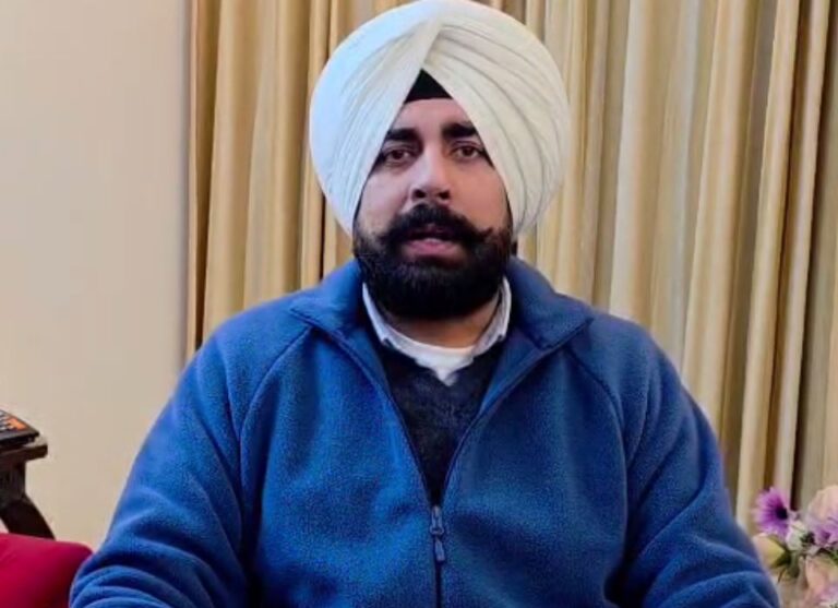 ਅਕਾਲੀ ਦਲ ਦਾ ਗੈਂਗਸਟਰ ਨੂੰ ਲੈ ਕੇ ਸਰਕਾਰ ਵੱਲ ਨਿਸ਼ਾਨਾ/ ਬੁਲਾਰਾ ਅਰਸ਼ਦੀਪ ਕਲੇਰ ਨੇ ਚੁੱਕੇ ਵੱਡੇ ਸਵਾਲ/ ਜੱਗੂ ਭਗਵਾਨਪੁਰੀਆ ਨੂੰ ਬਚਾਉਣ ਦੇ ਲਾਏ ਇਲਜ਼ਾਮ