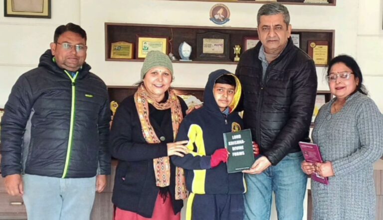 ਗੁਰਦਾਸਪੁਰ ਦੇ 13 ਸਾਲਾ ਵਿਦਿਆਰਥੀ ਦਾ ਵਿਲੱਖਣ ਉਪਰਾਲਾ/ ਸ੍ਰੀ ਕ੍ਰਿਸ਼ਨ ’ਤੇ ਪ੍ਰਕਾਸ਼ਿਤ ਕਰਵਾਈ ਆਪਣੀ ਪਹਿਲੀ ਕਿਤਾਬ