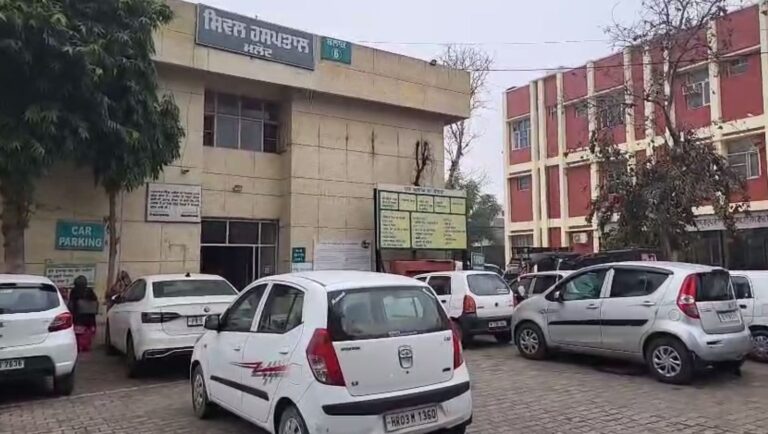 ਮਲੋਟ ਸਿਵਲ ਹਸਪਤਾਲ ’ਚ ਡਾਕਟਰਾਂ ਦੀ ਕਮੀ/ ਦੂਸਰੇ ਸ਼ਹਿਰਾਂ ’ਚ ਜਾ ਰਹੇ ਨੇ ਮਰੀਜ਼/ ਲਗਾਤਾਰ ਘੱਟ ਰਹੀ ਹਸਪਤਾਲ ਦੀ ਓਪੀਡੀ