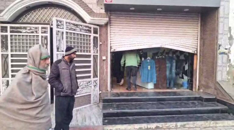 ਫਿਰੋਜ਼ਪੁਰ ’ਚ ਚੋਰਾਂ ਦਾ ਦੁਕਾਨ ’ਤੇ ਧਾਵਾਂ/ ਸ਼ਟਰ ਤੋੜ ਕੇ ਨਕਦੀ ਤੇ ਸਾਮਾਨ ਲੈ ਕੇ ਫਰਾਰ