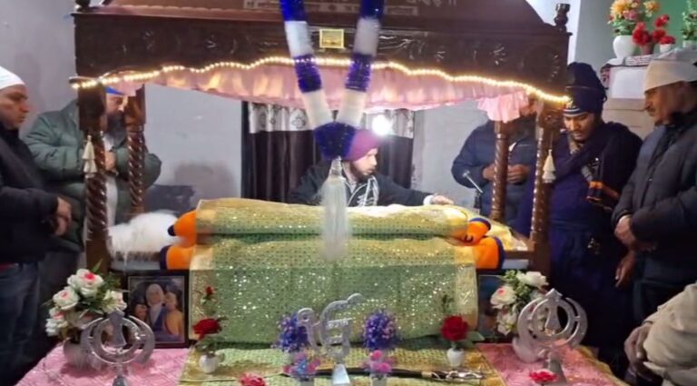 ਜਲੰਧਰ ਦੇ ਗੁਰਾਇਆ ’ਚ ਵਾਪਰੀ ਬੇਅਦਬੀ ਦੀ ਘਟਨਾ/ ਸੰਗਤ ਅੰਦਰ ਗੁੱਸੇ ਦੀ ਲਹਿਰ, ਐਸਜੀਪੀਸੀ ਤੇ ਜਥੇਦਾਰ ਵੱਲੋਂ ਸਖਤ ਸ਼ਬਦਾਂ ’ਚ ਨਿੰਦਾ