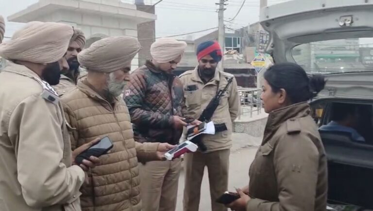 ਜਲਾਲਾਬਾਦ ਪੁਲਿਸ ਦੀ ਗਣਤੰਤਰ ਦਿਵਸ ਨੂੰ ਲੈ ਕੇ ਚੌਕਸੀ/ ਡੀਸੀ ਤੇ ਐਸਐਸਪੀ ਵੱਲੋਂ ਪ੍ਰਬੰਧਾਂ ਦਾ ਜਾਇਜ਼ਾ