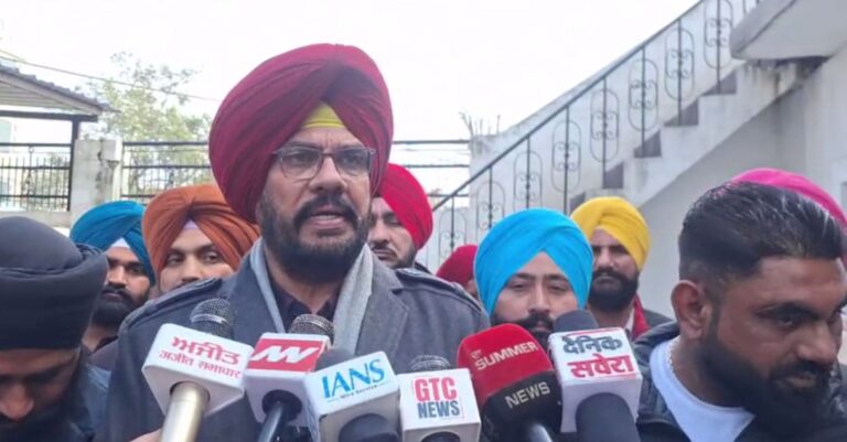 ਅਜਨਾਲਾ ’ਚ ਵਿਧਾਇਕ ਧਾਲੀਵਾਲ ਨੇ ਵੰਡੀਆਂ ਮਸ਼ੀਨਾਂ/ ਬਣਾਏ ਜਾਣਗੇ ਸਿਹਤ ਯੋਜਨਾ ਕਾਰਡ/ ਲੋਕਾਂ ਨੂੰ ਮਿਲੇਗੀ ਮੁਫਤ ਸਿਹਤ ਸਹੂਲਤ