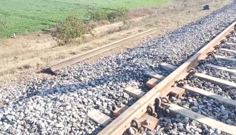 ਸਰਹਿੰਦ ਰੇਲਵੇ ਲਾਈਨ ’ਤੇ ਧਮਾਕਾ/ ਡਰਾਈਵਰ ਜ਼ਖਮੀ, ਇੰਜਨ ਨੂੰ ਵੀ ਨੁਕਸਾਨ