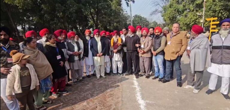 ਸੰਗਰੂਰ ’ਚ ਫਰੀਡਮ ਫਾਈਟਰਾਂ ਦੇ ਵਾਰਿਸਾਂ ਦਾ ਪ੍ਰਦਰਸ਼ਨ/ ਗਣਤੰਤਰ ਦਿਵਸ ਦਾ ਬਾਈਕਾਟ ਕਰ ਜ਼ਾਹਰ ਕੀਤੀ ਨਾਰਾਜ਼ਗੀ