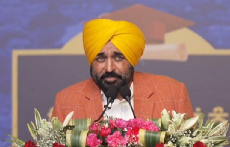 ਜਲੰਧਰ ਪਹੁੰਚੇ ਮੁੱਖ ਮੰਤਰੀ ਭਗਵੰਤ ਮਾਨ/ ਬੱਚਿਆਂ ਨੂੰ ਤਕਸੀਮ ਕੀਤੇ ਸਕਾਲਰਸ਼ਿਪ ਦੇ ਚੈੱਕ