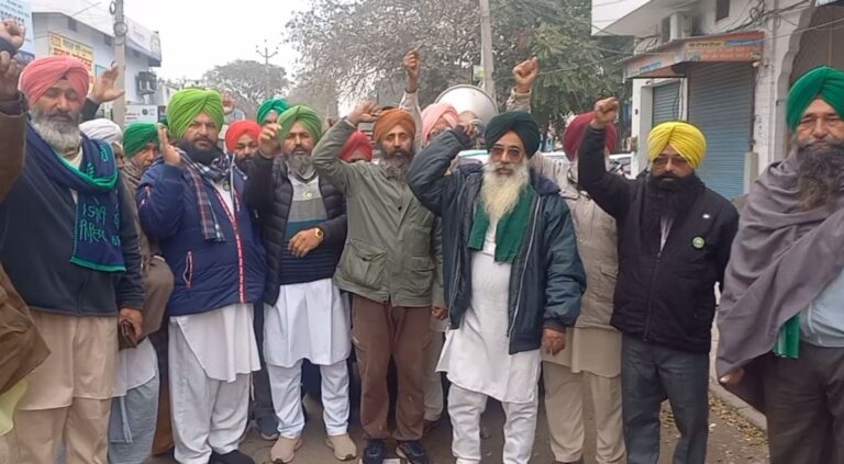 ਨਾਭਾ ਦੇ ਪਿੰਡਾਂ ’ਚ ਕਿਸਾਨਾਂ ਦਾ ਝੰਡਾ ਮਾਰਚ/ ਸੰਯੁਕਤ ਕਿਸਾਨ ਮੋਰਚੇ ਦੇ ਸੱਦੇ ’ਤੇ ਕੀਤਾ ਪ੍ਰਦਰਸ਼ਨ
