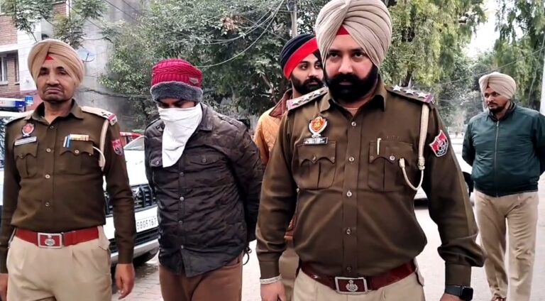 ਅੰਮ੍ਰਿਤਸਰ ਥਾਣਾ ਬੀ-ਡਵੀਜ਼ਨ ਪੁਲਿਸ ਦੀ ਵੱਡੀ ਕਾਮਯਾਬੀ/ ਇਰਾਦਾ ਕਤਲ ਮਾਮਲੇ ’ਚ ਮੁੱਖ ਮੁਲਜ਼ਮ ਗ੍ਰਿਫ਼ਤਾਰ/ ਗਲੋਕ ਪਿਸਟਲ ਤੇ ਐਕਟੀਵਾ ਸਕੂਟੀ ਬਰਾਮਦ