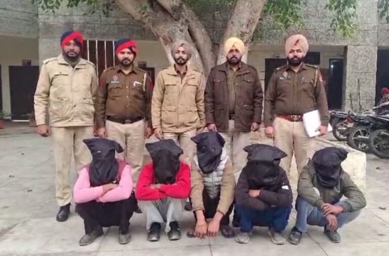 ਫਰੀਦਕੋਟ ਪੁਲਿਸ ਵੱਲੋਂ ਲੁਟੇਰਾ ਗਰੋਹ ਦਾ ਪਰਦਾਫਾਸ਼/ ਲੁੱਟ ਦੀ ਯੋਜਨਾ ਬਣਾ ਰਹੇ 5 ਮੈਂਬਰ ਗ੍ਰਿਫਤਾਰ