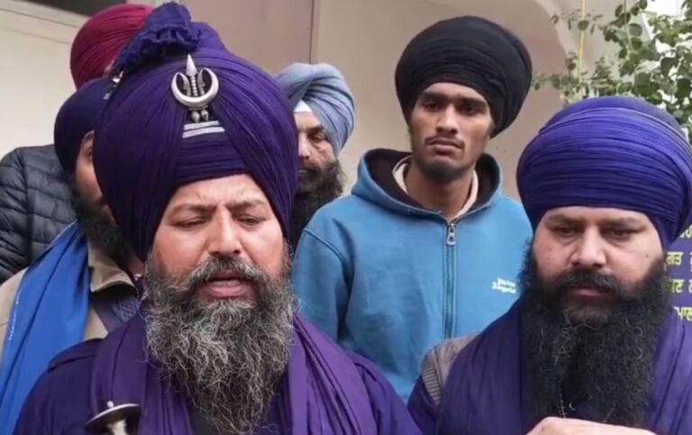 ਲੁਧਿਆਣਾ ’ਚ ਪਾਵਨ ਸਰੂਪ ਦੇਣ ਤੋਂ ਨਾਂਹ ਕਰਨ ’ਤੇ ਵਿਵਾਦ/ ਸ੍ਰੀ ਅਕਾਲ ਤਖਤ ਤਕ ਪਹੁੰਚਿਆ ਮਾਮਲਾ/ ਸਤਿਕਾਰ ਕਮੇਟੀ ਨੇ ਮੰਗ ਪੱਤਰ ਦੇ ਕੇ ਮੰਗੀ ਕਾਰਵਾਈ