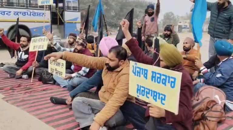 ਬੁਢਲਾਡਾ ’ਚ ਪੀਆਰਟੀਸੀ ਮੁਲਾਜਮਾਂ ਦਾ ਪ੍ਰਦਰਸ਼ਨ/ ਦੋ ਘੰਟਿਆਂ ਲਈ ਗੇਟ ਰੈਲੀ ਕਰ ਕੇ ਕੀਤੀ ਨਾਅਰੇਬਾਜ਼ੀ