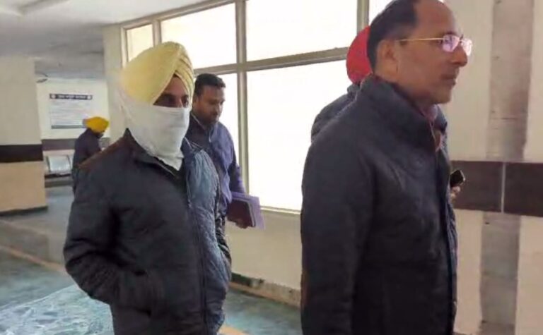 ਮੋਹਾਲੀ ਅਦਾਲਤ ’ਚ ਕਾਰੋਬਾਰੀ ਹਰਪ੍ਰੀਤ ਗੁਲਾਟੀ ਦੀ ਪੇਸ਼ੀ/ ਅਦਾਲਤ ਨੇ ਇਕ ਦਿਨ ਦੇ ਪੁਲਿਸ ਰਿਮਾਂਡ ’ਤੇ ਭੇਜਿਆ/ ਮਜੀਠੀਆ ਮਾਮਲੇ ’ਚ ਹੋਈ ਸੀ ਗ੍ਰਿਫਤਾਰੀ