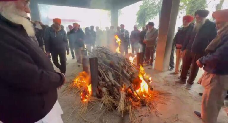 ਕਪੂਰਥਲਾ ’ਚ ਸਮਾਜ ਸੇਵੀ ਚਰਨ ਸਿੰਘ ਨੂੰ ਅੰਤਮ ਵਿਦਾਈ/ ਫਿਲਮੀ ਡਾਇਰੈਕਟਰ ਅਨੁਰਾਗ ਦੇ ਪਿਤਾ ਹਨ ਚਰਨ ਸਿੰਘ