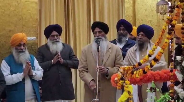 ਸ੍ਰੀ ਮੁਕਤਸਰ ਸਾਹਿਬ ਵਿਖੇ ਪਹੁੰਚੇ ਐਸਜੀਪੀਸੀ ਪ੍ਰਧਾਨ ਧਾਮੀ/ ਪੰਜਾਬ ਸਰਕਾਰ ਵੱਲੋਂ ਥਾਂ ਥਾਂ ਕੀਤੀ ਨਾਕੇਬੰਦੀ ’ਤੇ ਸਵਾਲ/ 328 ਸਰੂਪ ਮਾਮਲੇ ’ਚ ਐਸਆਈਟੀ ਨੂੰ ਸਹਿਯੋਗ ਦੇਣ ਦਾ ਦਾਅਵਾ