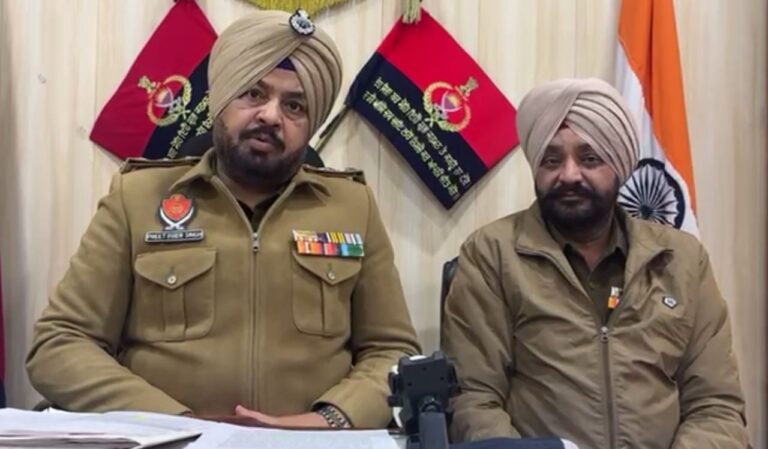 ਤਰਨ ਤਾਰਨ ਪੁਲਿਸ ਵੱਲੋਂ ਨਸ਼ੇ ਦੀ ਖੇਪ ਸਮੇਤ ਦੋ ਕਾਬੂ/ 264 ਗਰਾਮ ਹੈਰੋਇਨ ਤੇ ਹਥਿਆਰ ਬਰਾਮਦ