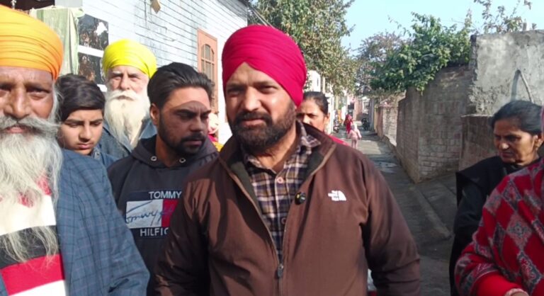 ਗੁਰਦਾਸਪੁਰ ਦੇ ਮੁਹੱਲਾ ਪ੍ਰੇਮ ਨਗਰ ਵਾਸੀਆਂ ਦਾ ਪ੍ਰਦਰਸ਼ਨ/ ਸੀਵਰੇਜ ਦੀ ਸਮੱਸਿਆ ਨੂੰ ਲੈ ਕੇ ਕੀਤੀ ਨਾਅਰੇਬਾਜ਼ੀ