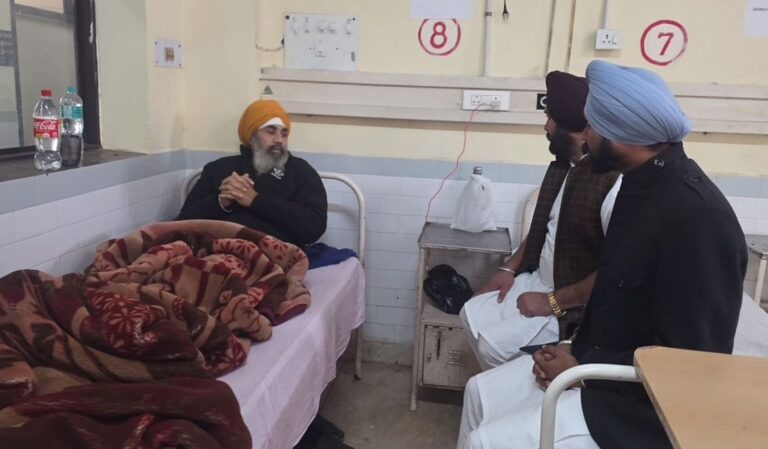 ਮਾਛੀਵਾੜਾ ਨੇੜੇ ਨਾਜਾਇਜ਼ ਮਾਇਨਿੰਗ ਵਾਲਿਆਂ ਦਾ ਹਮਲਾ/ ਰੋਕਣ ਗਏ ਵਿਅਕਤੀ ਨਾਲ ਕੀਤੀ ਕੁੱਟਮਾਰ/ ਹਸਪਤਾਲ ’ਚ ਹਾਲ ਜਾਣਨ ਪਹੁੰਚੇ ਵਿਧਾਇਕ ਦਿਆਲਪੁਰਾ