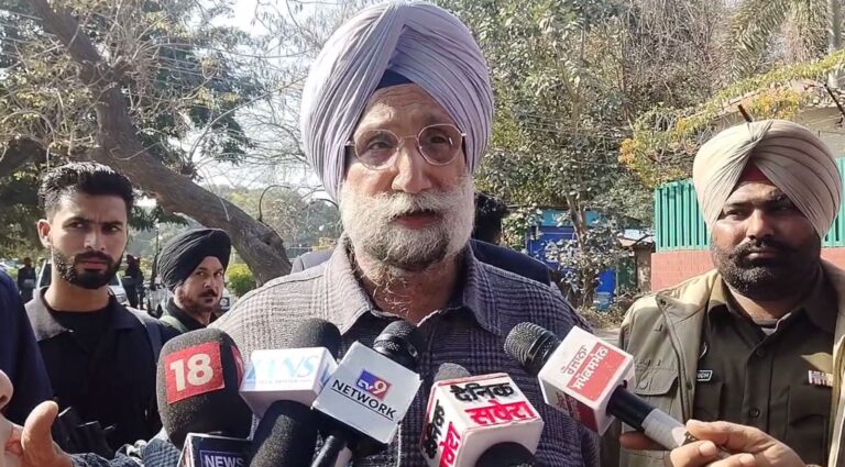 ਚੰਨੀ ਦੇ ਬਿਆਨ ਬਾਰੇ ਬੋਲੇ ਸੁਖਜਿੰਦਰ ਰੰਧਾਵਾ/ ਕਿਹਾ, ਸਾਡਾ ਕੋਈ ਗਰੁਪ ਨਹੀਂ, ਅਸੀਂ ਸਾਰੇ ਇਕੱਠੇ ਹਾਂ