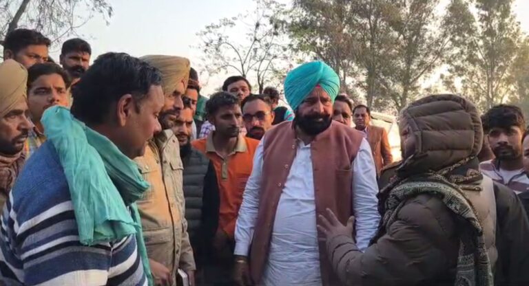 ਫਿਰੋਜ਼ਪੁਰ ’ਚ ਸੜਕ ਹਾਦਸੇ ਦੌਰਾਨ ਨੌਜਵਾਨ ਦੀ ਮੌਤ/ ਕਾਰ ਤੇ ਮੋਟਰ ਸਾਇਕਲ ਵਿਚਾਲੇ ਹੋਈ ਟੱਕਰ