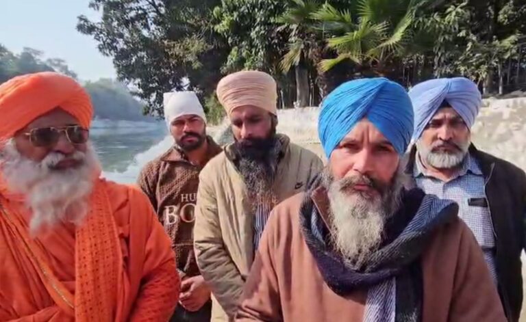 ਸੁਲਤਾਨਪੁਰ ਲੋਧੀ ਦੇ ਹੜ੍ਹ ਪੀੜਤਾਂ ਲਈ ਮਸੀਹਾ ਬਣੇ ਸੰਤ ਸੀਚੇਵਾਲ/ ਅਖਤਿਆਰੀ ਫੰਡ ’ਚੋਂ ਸੌਂਪੀਆਂ ਮੋਟਰ ਬੋਟਾਂ/ ਦਰਿਆ ਦੇ ਖ਼ਤਰੇ ਦੇ ਚਲਦਿਆਂ ਕੀਤੀ ਮਦਦ