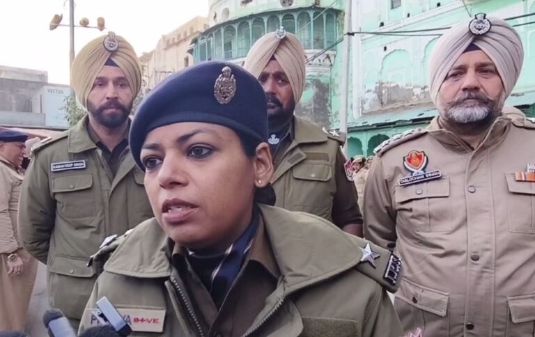 ਫ਼ਰੀਦਕੋਟ ਪੁਲਿਸ ਨੇ ਕੱਢਿਆ ਫਲੈਗ ਮਾਰਚ/ ਗਣਤੰਤਰ ਦਿਵਸ ਨੂੰ ਲੈ ਕੇ ਵਧਾਈ ਚੌਕਸੀ