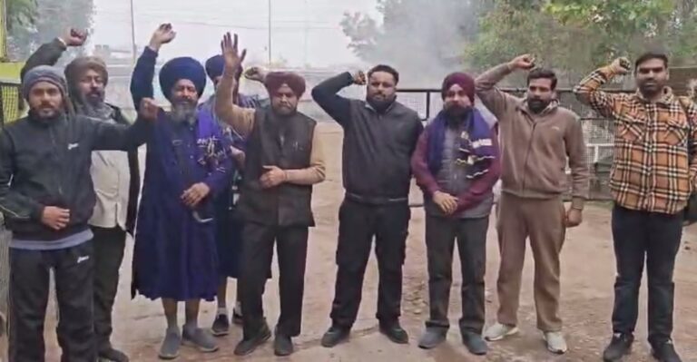 ਜਲੰਧਰ ਬੱਸ ਅੱਡੇ ’ਤੇ ਰੋਡਵੇਜ ਮੁਲਾਜ਼ਮਾਂ ਦਾ ਧਰਨਾ/ ਬੱਸਾਂ ਬੰਦ ਕਰ ਕੇ ਕੀਤੀ ਨਾਅਰੇਬਾਜ਼ੀ