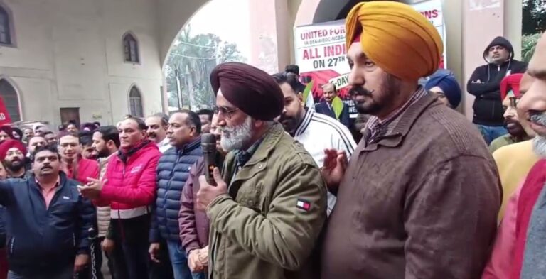 ਪਟਿਆਲਾ ’ਚ ਬੈਂਕ ਯੂਨੀਅਨ ਦਾ ਪ੍ਰਦਰਸ਼ਨ/ ਸ਼ੇਰਾਵਾਲਾ ਗੇਟ ਵਿਖੇ ਧਰਨਾ ਦੇ ਕੇ ਕੀਤੀ ਨਾਅਰੇਬਾਜ਼ੀ
