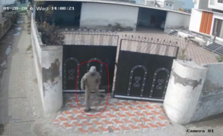 ਤਰਨ ਤਾਰਨ ਦੇ ਪਿੰਡ ਕਿਰਤੋਵਾਲ ’ਚ ਖੋਹ/ ਮਹਿਲਾ ਦੇ ਕੰਨ ’ਚੋਂ ਵਾਲੀਆਂ ਝਪਟ ਕੇ ਲੁਟੇਰਾ ਫਰਾਰ/ ਘਟਨਾ ਸੀਸੀਟੀਵੀ ’ਚ ਕੈਦ, ਪੁਲਿਸ ਕਰ ਰਹੀ ਜਾਂਚ