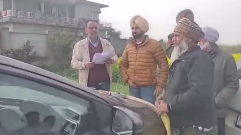 ਫਤਹਿਗੜ੍ਹ ਸਾਹਿਬ ’ਚ ਸਰਕਾਰੀ ਅਧਿਕਾਰੀਆਂ ’ਤੇ ਫਾਇਰਿੰਗ/ ਪੰਚਾਇਤ ਜ਼ਮੀਨ ਦਾ ਕਬਜ਼ਾ ਲੈਣ ਗਏ ਸੀ ਅਧਿਕਾਰੀ/ ਦੂਜੀ ਧਿਰ ਨੇ ਚਲਾਈਆਂ ਗੋਲੀਆਂ