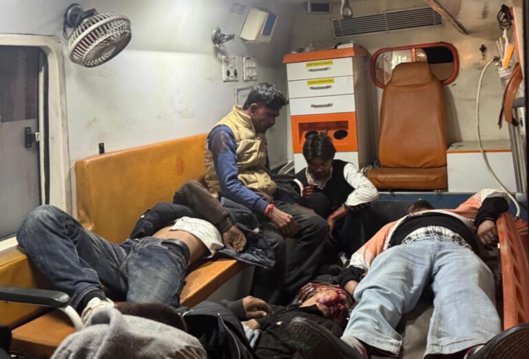 ਜਲੰਧਰ ’ਚ ਭਿਆਨਕ ਹਾਦਸੇ ’ਚ 2 ਮੌਤਾਂ, 5 ਜ਼ਖਮੀ/ ਇਨੋਵਾ ਕਾਰ ਨੇ ਆਟੋ ਰਿਕਸ਼ਾ ਨੂੰ ਮਾਰੀ ਟੱਕਰ