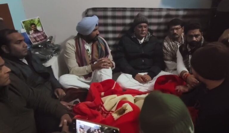 ਜਲੰਧਰ ’ਚ ਮਨਦੀਪ ਕੁਮਾਰ ਦੇ ਘਰ ਪਹੁੰਚੇ ਕਾਂਗਰਸੀ ਆਗੂ/ ਰਾਜਾ ਵੜਿੰਗ ਤੇ ਭੂਮੇਸ਼ ਬਘੇਲ ਨੇ ਕੀਤੀ ਮੁਲਾਕਾਤ/ ਪਰਿਵਾਰ ਨੂੰ ਹਰ ਸੰਭਵ ਮਦਦ ਦਾ ਦਿੱਤਾ ਭਰੋਸਾ