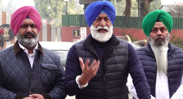 ਚੰਡੀਗੜ੍ਹ ’ਚ ਰਾਜਪਾਲ ਨੂੰ ਮਿਲੇ ਸੁਖਪਾਲ ਖਹਿਰਾ/ ਸਰਕਾਰ ਦੀ ਵੱਖ ਵੱਖ ਮਾਮਲਿਆਂ ਨੂੰ ਲੈ ਕੇ ਕੀਤੀ ਸ਼ਿਕਾਇਤ