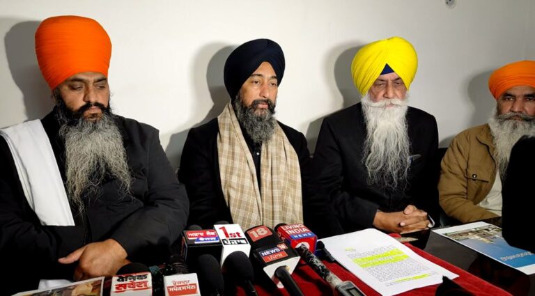 ਅੰਮ੍ਰਿਤਸਰ ’ਚ ਸਿੱਖ ਜਥੇਬੰਦੀਆਂ ਦੀ ਪ੍ਰੈੱਸ ਕਾਨਫਰੰਸ/ ਸਰੂਪ ਮਾਮਲੇ ਨੂੰ ਲੈ ਕੇ ਸੁਖਬੀਰ ਬਾਦਲ ਵੱਲ ਨਿਸ਼ਾਨਾ/ ਗੰਦੀ ਰਾਜਨੀਤੀ ਕਰਨ ਦੇ ਲਾਏ ਇਲਜ਼ਾਮ
