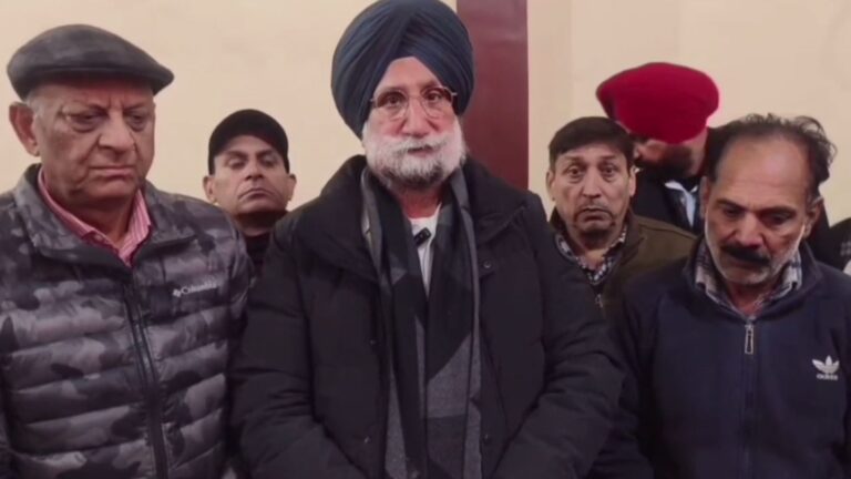 ਗੁਰਦਾਸਪੁਰ ਦੇ ਕਸਬਾ ਦੀਨਾਨਗਰ ਪਹੁੰਚੇ ਸਾਂਸਦ ਰੰਧਾਵਾ/ ਮ੍ਰਿਤਕ ਨੌਜਵਾਨ ਦੇ ਮਾਪਿਆਂ ਨਾਲ ਵੰਡਾਇਆ ਦੁੱਖ/ ਇੰਗਲੈਂਡ ਦੇ ਬਰਮਿੰਘਮ ਵਿਖੇ ਸ਼ੱਕੀ ਹਾਲਤ ’ਚ ਹੋਈ ਮੌਤ