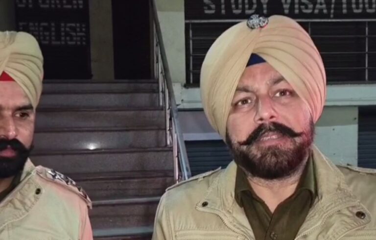 ਤਰਨ ਤਾਰਨ ’ਚ ਪੇਂਟ ਸਟੋਰ ’ਤੇ ਫਾਇਰਿੰਗ/ ਫਿਰੌਤੀ ਨਾ ਦੇਣ ’ਤੇ ਹਮਲੇ ਦਾ ਸ਼ੱਕ/ ਪੁਲਿਸ ਨੇ ਜਾਂਚ ਕੀਤੀ ਸ਼ੁਰੂ