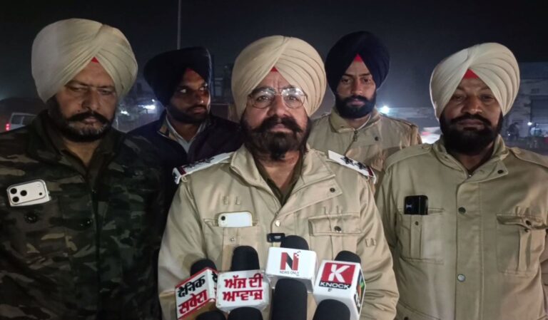 ਮੋਗਾ ਪੁਲਿਸ ਵੱਲੋਂ ਨਵੇਂ ਸਾਲ ਮੌਕੇ ਸਖ਼ਤ ਨਾਕਾਬੰਦੀ/ ਸ਼ਰਾਬੀ ਡਰਾਈਵਰਾਂ ਦੇ ਕੱਟੇ ਗਏ ਮੋਟੇ ਚਲਾਨ/ ਸੋਫੀ ਡਰਾਈਵਰ ਦਾ ਗੁਲਾਬ ਦੇ ਫੁੱਲਾਂ ਨਾਲ ਸਨਮਾਨ