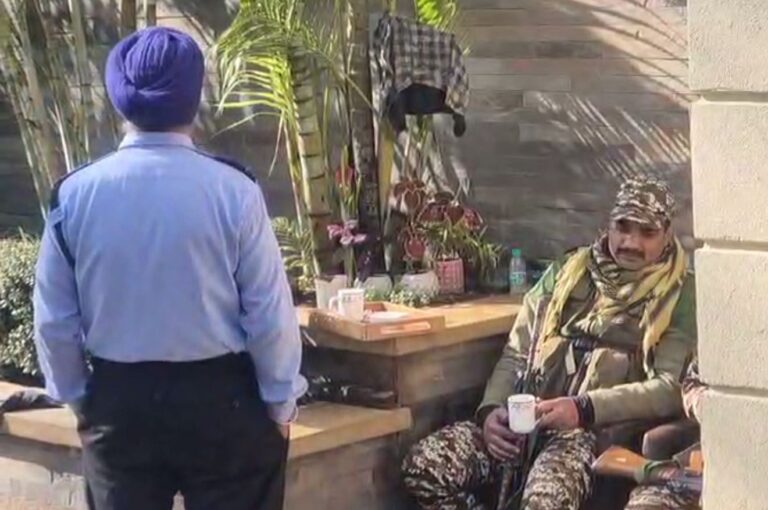 ਹੁਸ਼ਿਆਰਪੁਰ ’ਚ ਸਾਬਕਾ ਮੰਤਰੀ ਦੇ ਘਰ ਈਡੀ ਦੀ ਰੇਡ/ ਸਾਬਕਾ ਮੰਤਰੀ ਸੁੰਦਰ ਸਿਆਮ ਅਰੋੜਾ ਦੇ ਘਰ ਦੀ ਤਲਾਸ਼ੀ