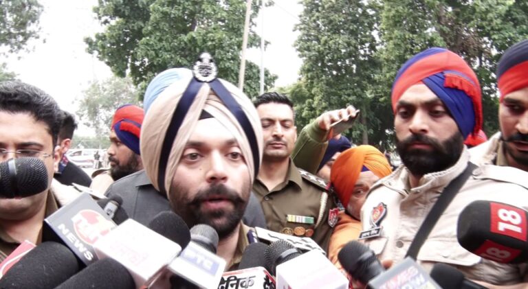 ਮੋਹਾਲੀ SSP ਦਫਤਰ ਦੇ ਬਾਹਰ ਨੌਜਵਾਨ ਦਾ ਕਤਲ/ ਗੋਲੀਆਂ ਮਾਰ ਕੇ ਉਤਾਰਿਆ ਮੌਤ ਦੇ ਘਾਟ/ ਅਦਾਲਤ ’ਚ ਪੇਸ਼ੀ ਲਈ ਆਇਆ ਸੀ ਨੌਜਵਾਨ