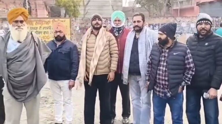ਬਟਾਲਾ ਬੱਸ ਅੱਡੇ ਅੱਗੇ ਪ੍ਰਾਈਵੇਟ ਆਪਰੇਟਰਾਂ ਦਾ ਹੰਗਾਮਾ/ ਪਰਚੀ ਦੇ ਬਾਵਜੂਦ ਡੀਜ਼ਲ ਚੋਰੀ ਦੇ ਇਲਜ਼ਾਮ