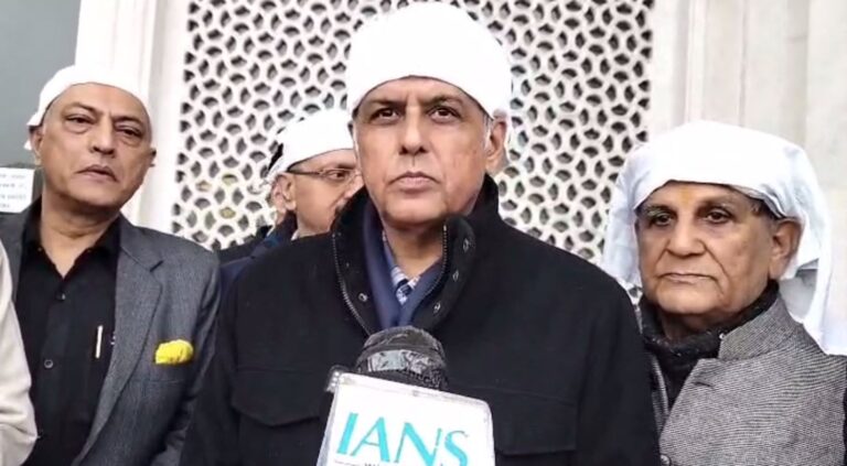 ਸ੍ਰੀ ਦਰਬਾਰ ਸਾਹਿਬ ਵਿਖੇ ਨਤਮਸਤਕ ਹੋਏ ਮਨੀਸ਼ ਤਿਵਾੜੀ/ ਸਰਬੱਤ ਦੇ ਭਲੇ ਦੀ ਕੀਤੀ ਅਰਦਾਸ/ ਸਿਆਸੀ ਗੱਲਾਂ ਤੋਂ ਵੱਟਿਆ ਪਾਸਾ, ਕਿਹਾ, ਸਿਰਫ਼ ਅਰਦਾਸ ਕਰਨ ਆਏ ਹਾਂ