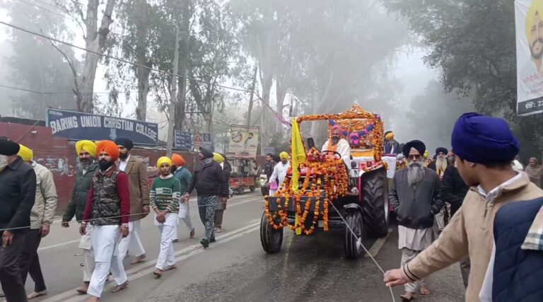 ਸ੍ਰੀ ਕੰਧ ਸਾਹਿਬ ਵਿਖੇ ਸਜਾਇਆ ਨਗਰ ਕੀਰਤਨ/ ਸਰਦੀ ਦੇ ਬਾਵਜੂਦ ਹੁੰਮ ਹੁੰਮਾ ਕੇ ਪਹੁੰਚੀ ਸੰਗਤ