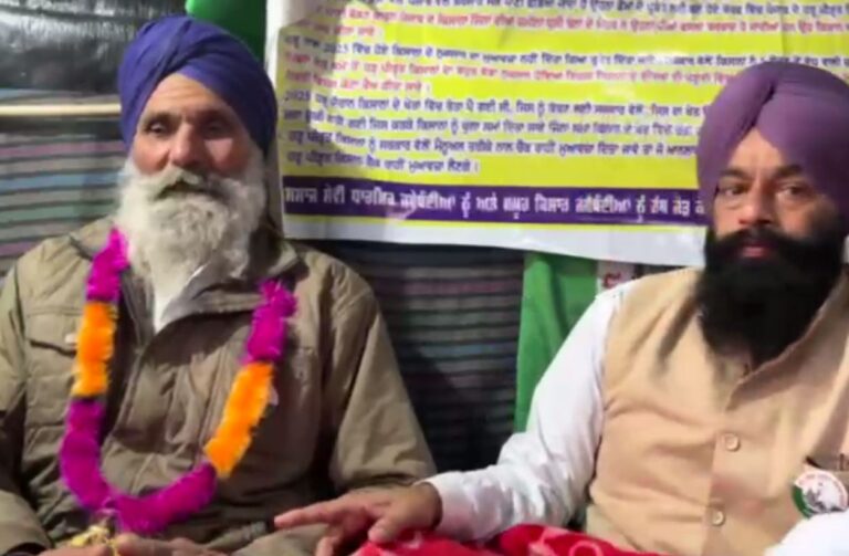 ਤਰਨ ਤਾਰਨ ’ਚ ਕਿਸਾਨਾਂ ਦਾ ਧਰਨਾ ਚੌਥੇ ਦਿਨ ਜਾਰੀ/ ਕੜਾਕੇ ਦੀ ਠੰਢ ’ਚ ਵਾਹਿਗੁਰੂ ਜਾਪ ਕਰ ਰਹੇ ਕਿਸਾਨ