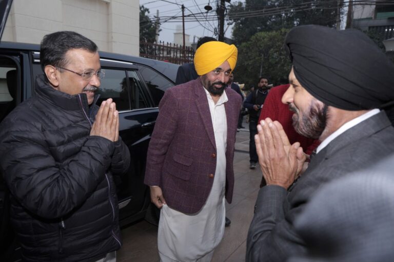 ਅਜੀਤ ਅਖਬਾਰ ਦੇ ਮੁੱਖ ਸੰਪਾਦਕ ਨੂੰ ਮਿਲੇ ਮੁੱਖ ਮੰਤਰੀ ਮਾਨ/ ਸੁਪਰੀਮੋ ਕੇਜਰੀਵਾਲ ਤੇ ਮੁਨੀਸ਼ ਸਿਸੋਦੀਆ ਵੀ ਰਹੇ ਮੌਜੂਦ